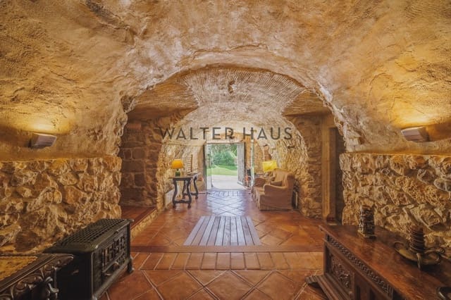 5 bedroom Villa for sale in L'Escala with pool - € 1,800,000 (Ref: 8935970)