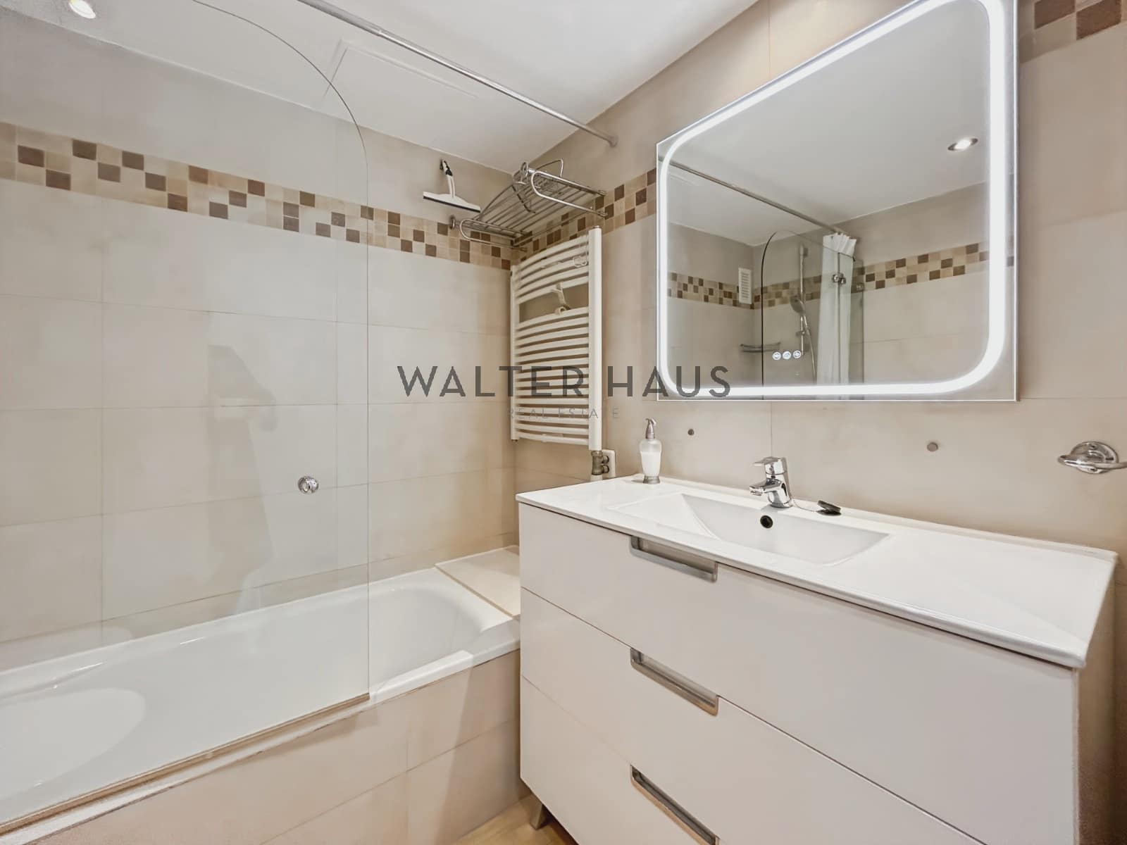 3 soveværelse Lejlighed til leje i Barcelona by - € 3.885 (Ref: 8937849)