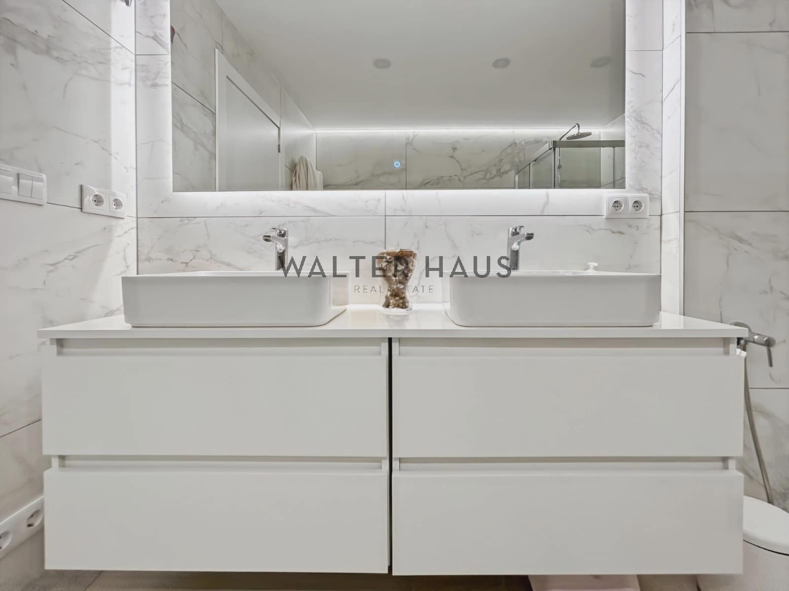 3 bedroom Flat for rent in Barcelona city - € 5,500 (Ref: 8956132)