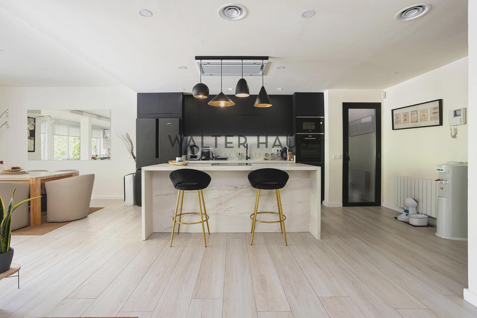 3 bedroom Flat for rent in Barcelona city - € 5,500 (Ref: 8956132)