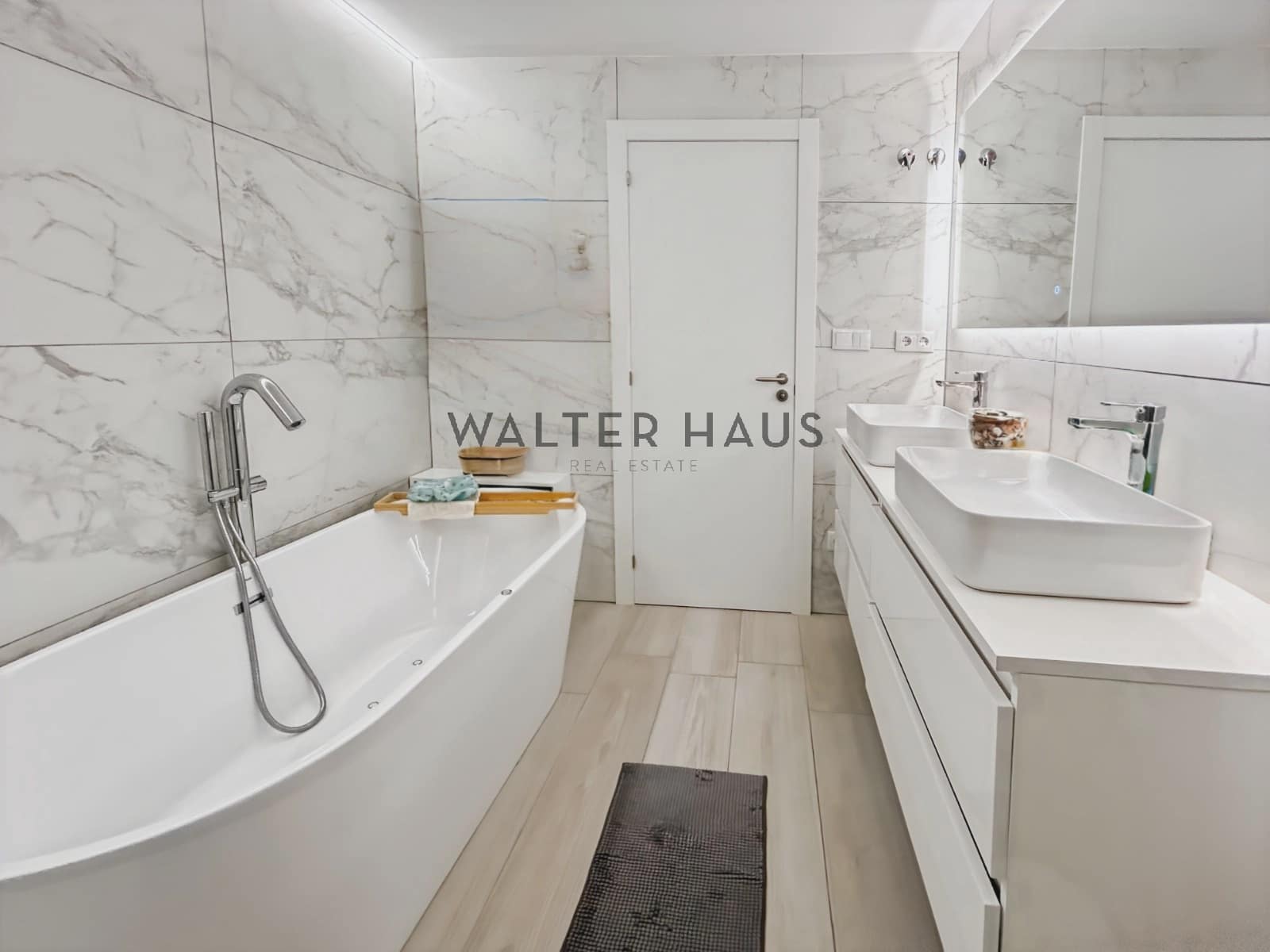 3 bedroom Flat for rent in Barcelona city - € 5,500 (Ref: 8956132)