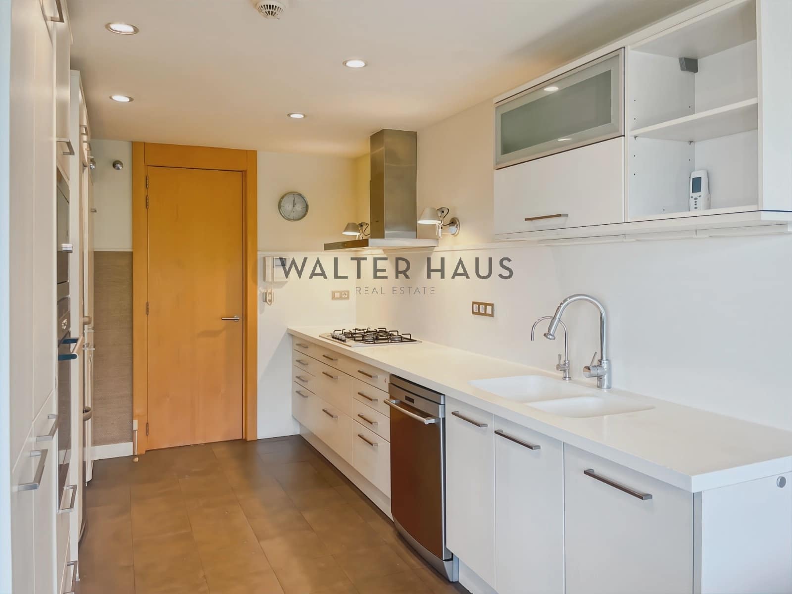 4 soverom Leilighet til leie i Barcelona by med svømmebasseng - € 5 800 (Ref: 8969569)