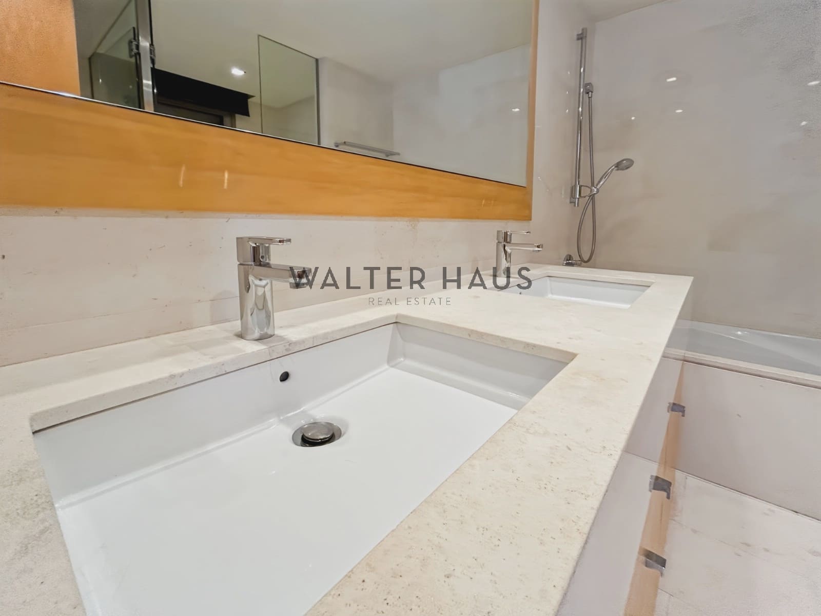 4 soverom Leilighet til leie i Barcelona by med svømmebasseng - € 5 800 (Ref: 8969569)