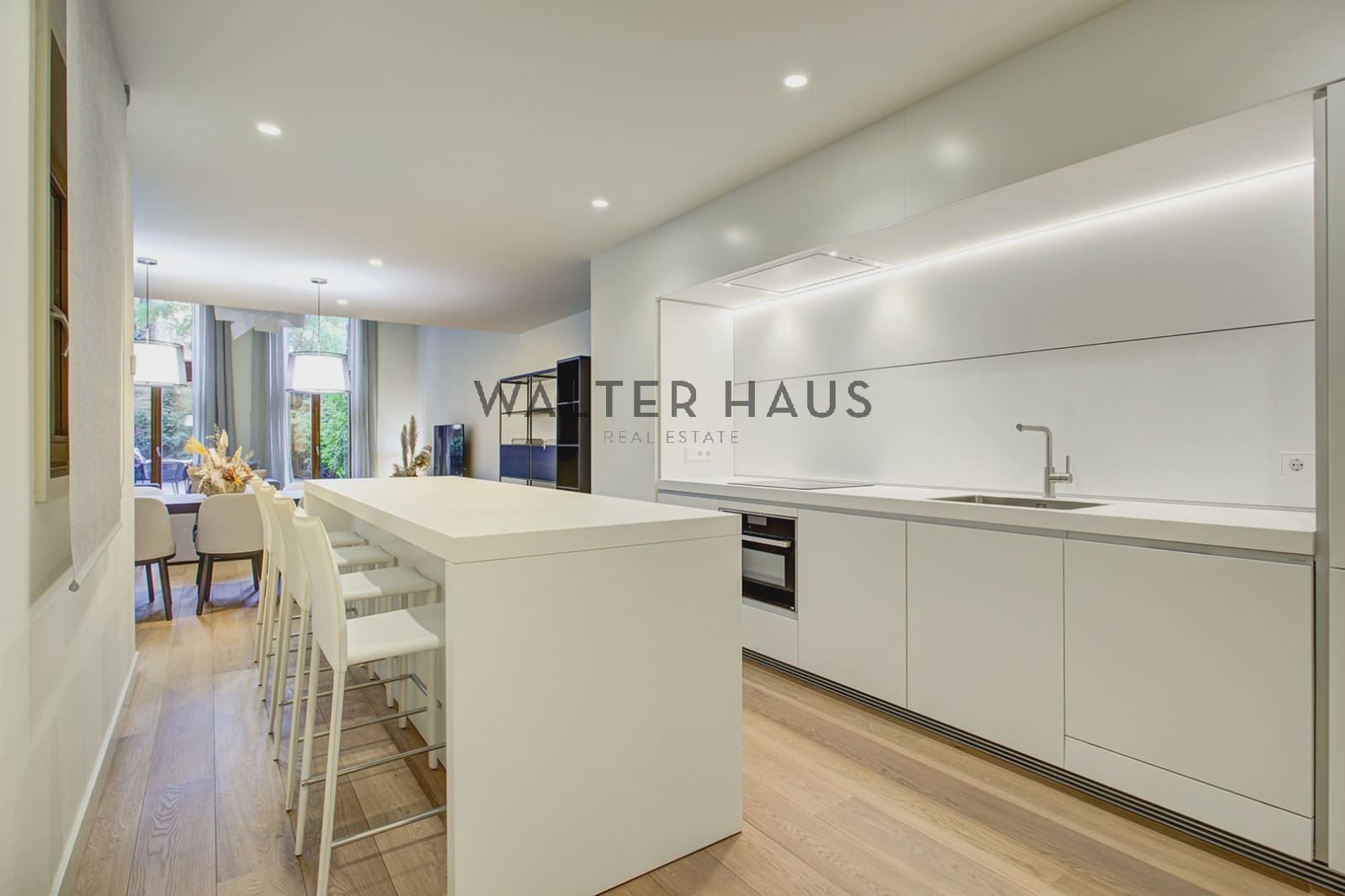 3 bedroom Apartment for sale in Barcelona city - € 2,188,000 (Ref: 8989580)