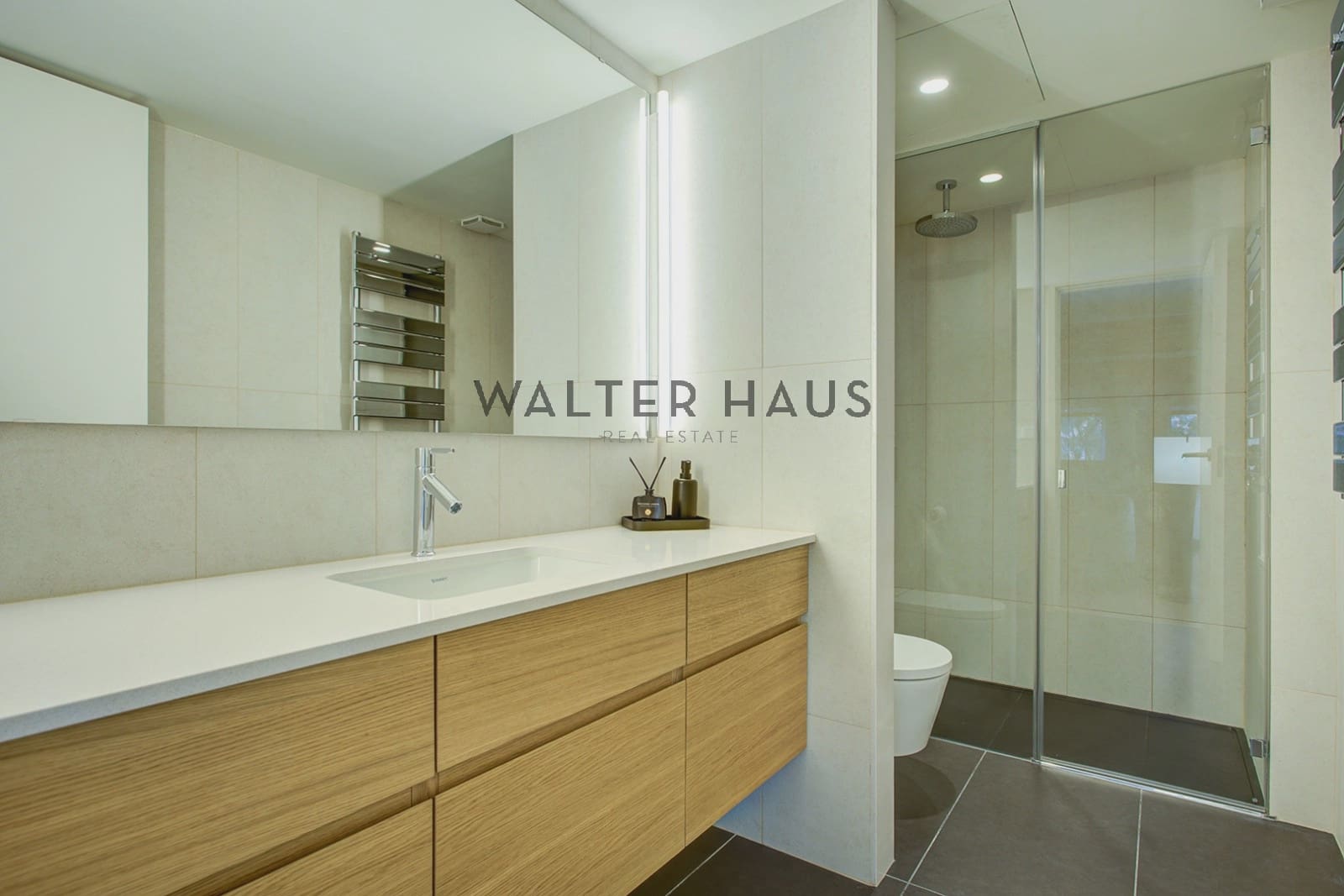 3 bedroom Apartment for sale in Barcelona city - € 2,188,000 (Ref: 8989580)