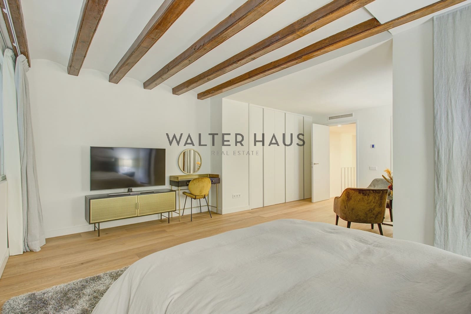 3 bedroom Apartment for sale in Barcelona city - € 2,188,000 (Ref: 8989580)