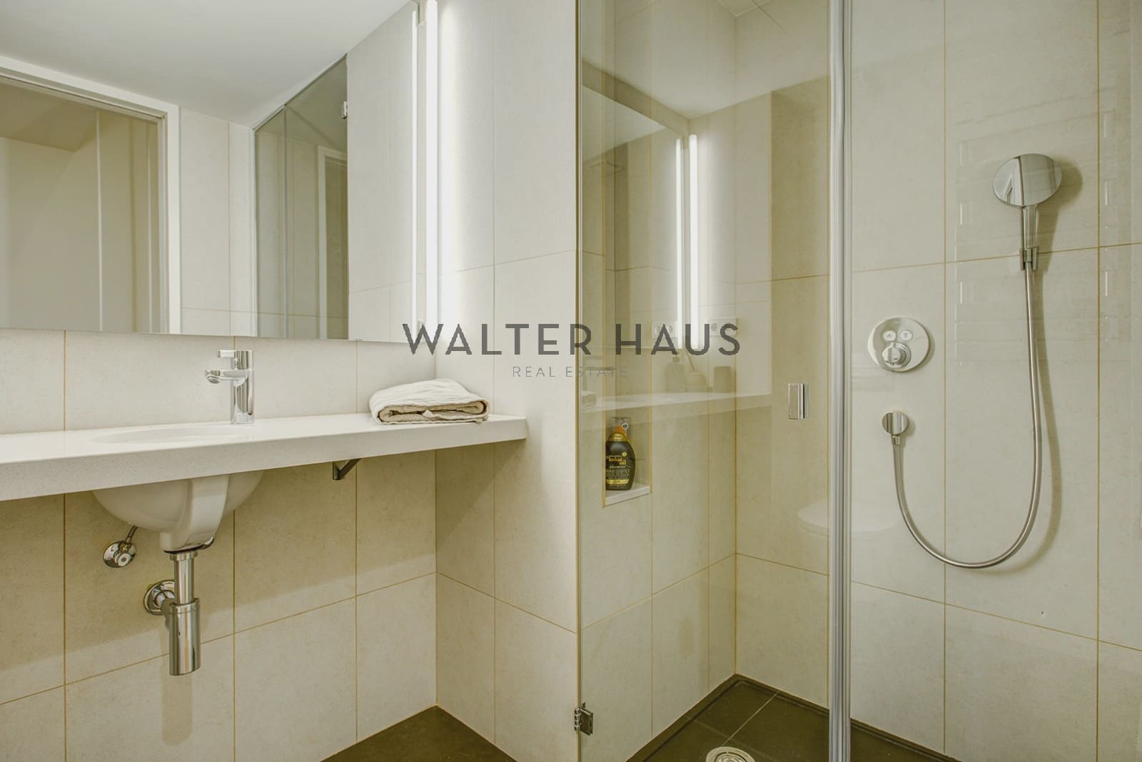 3 bedroom Apartment for sale in Barcelona city - € 2,188,000 (Ref: 8989580)