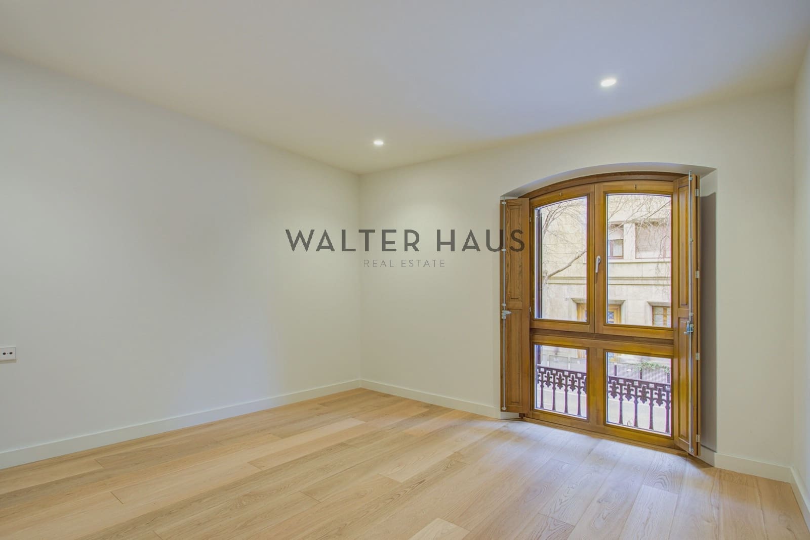 3 bedroom Apartment for sale in Barcelona city - € 2,188,000 (Ref: 8989580)