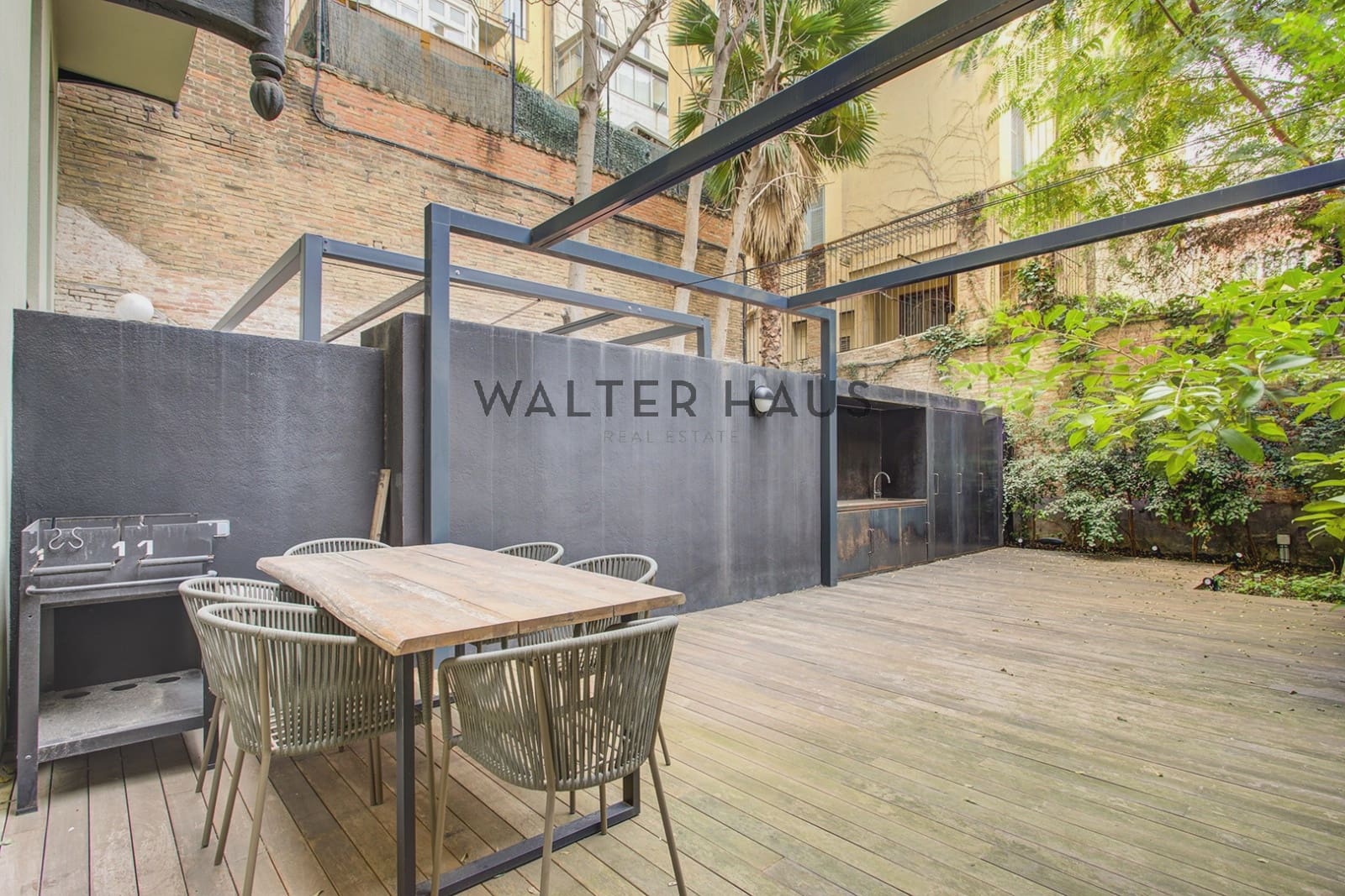 3 bedroom Apartment for sale in Barcelona city - € 2,188,000 (Ref: 8989580)