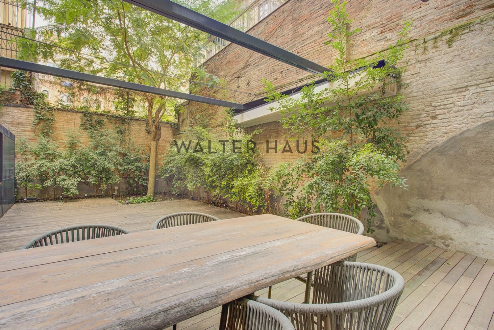 3 bedroom Apartment for sale in Barcelona city - € 2,188,000 (Ref: 8989580)