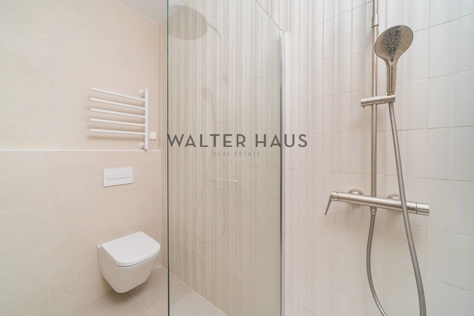 3 soveværelse Lejlighed til salg i Barcelona by - € 1.090.000 (Ref: 8989581)