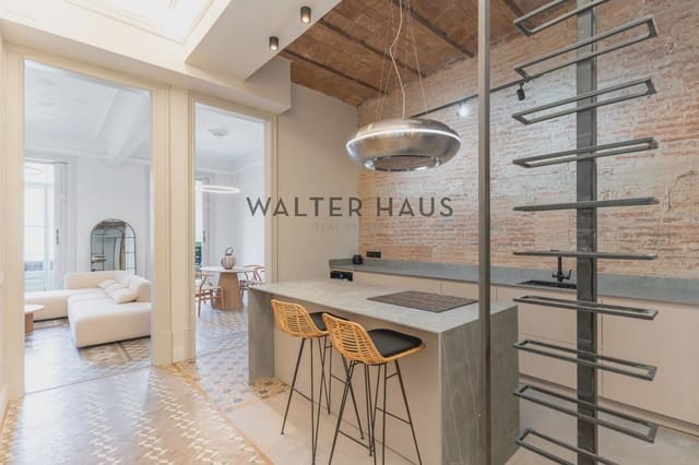 4 bedroom Flat for sale in Sant Antoni, Barcelona city - € 1,650,000 (Ref: 8992358)