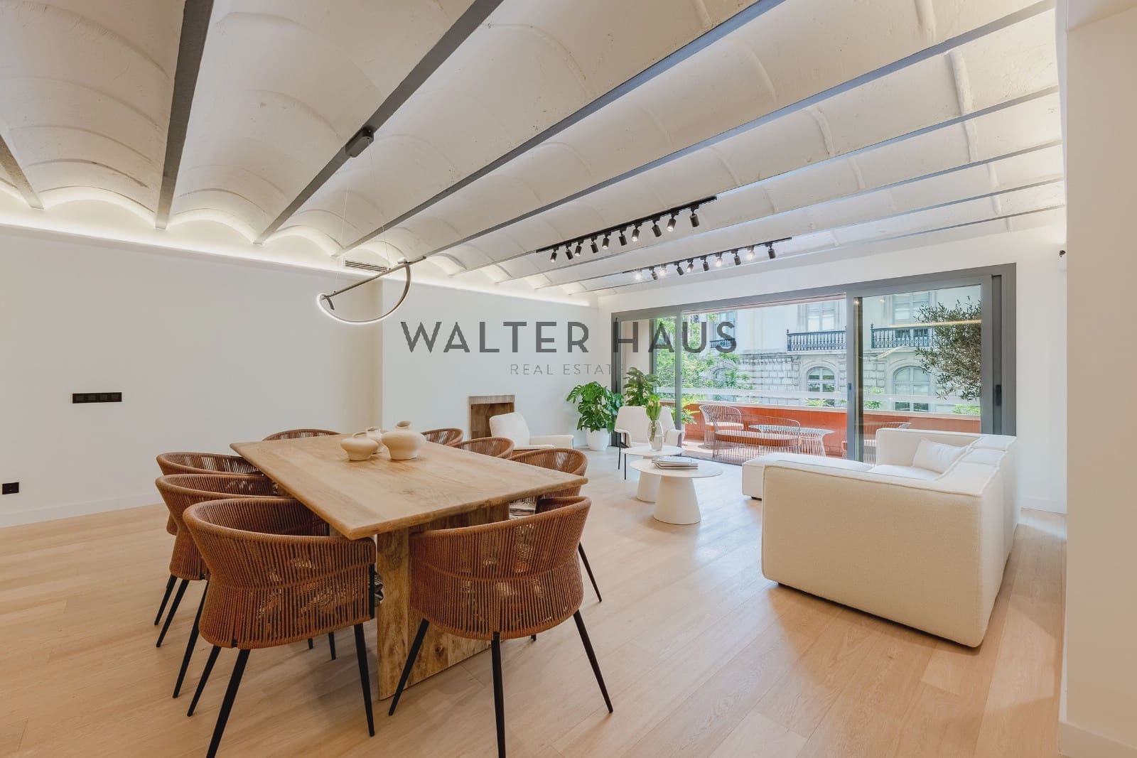 5 bedroom Flat for sale in Barcelona city - € 1,500,000 (Ref: 8993049)