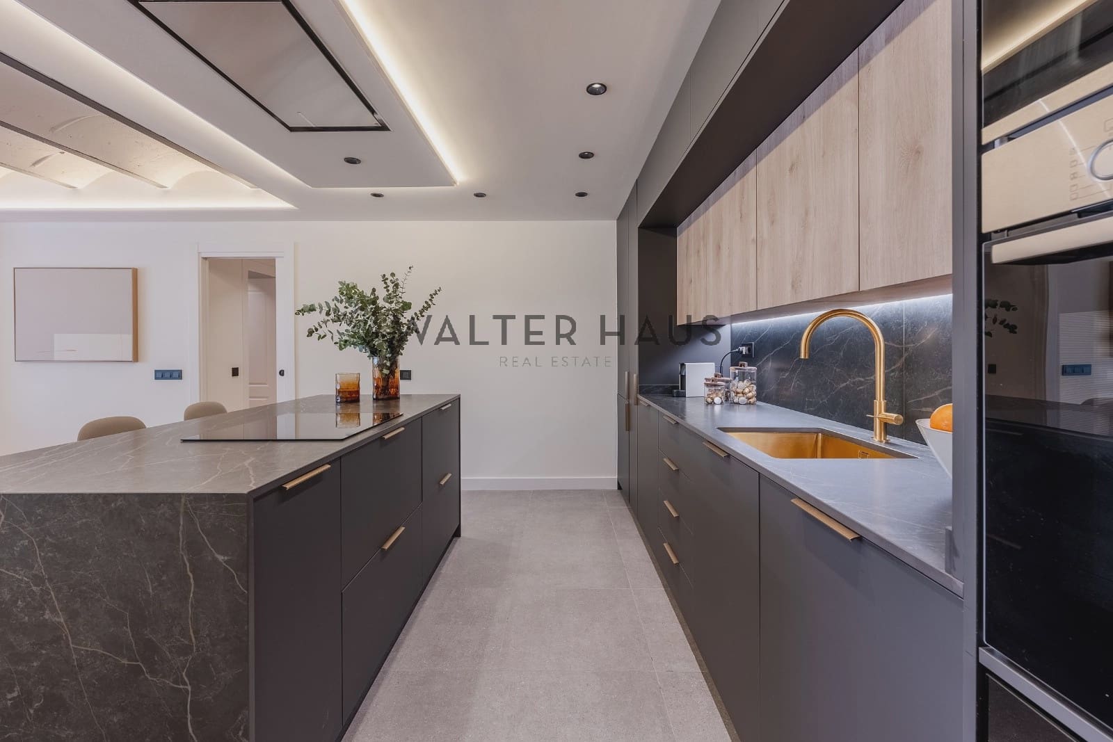 5 bedroom Flat for sale in Barcelona city - € 1,500,000 (Ref: 8993049)