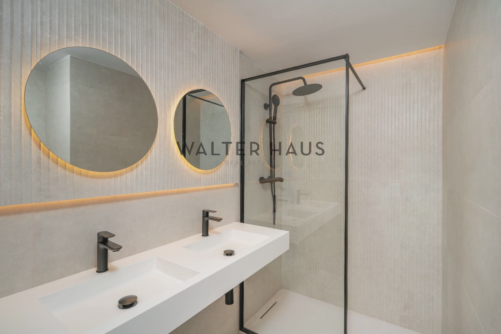 3 soveværelse Penthouse til salg i Barcelona by - € 890.000 (Ref: 9035642)