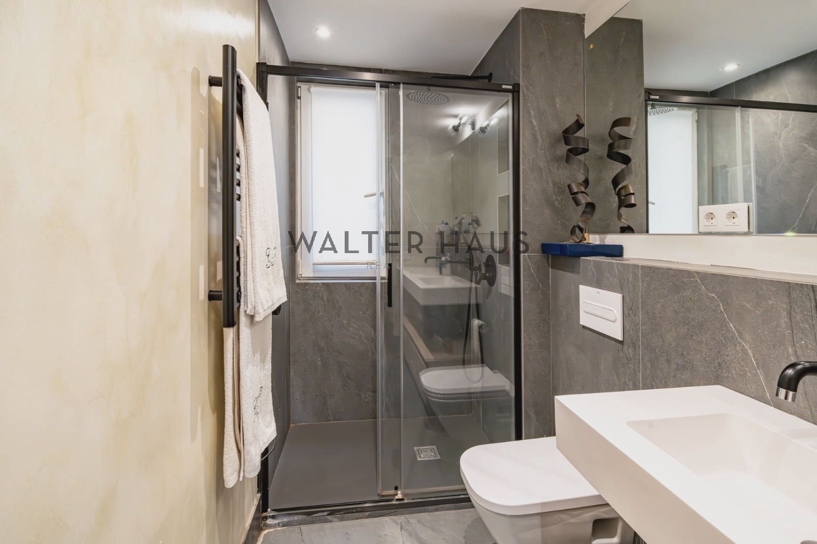 3 soveværelse Lejlighed til salg i Madrid by - € 1.195.000 (Ref: 9036081)