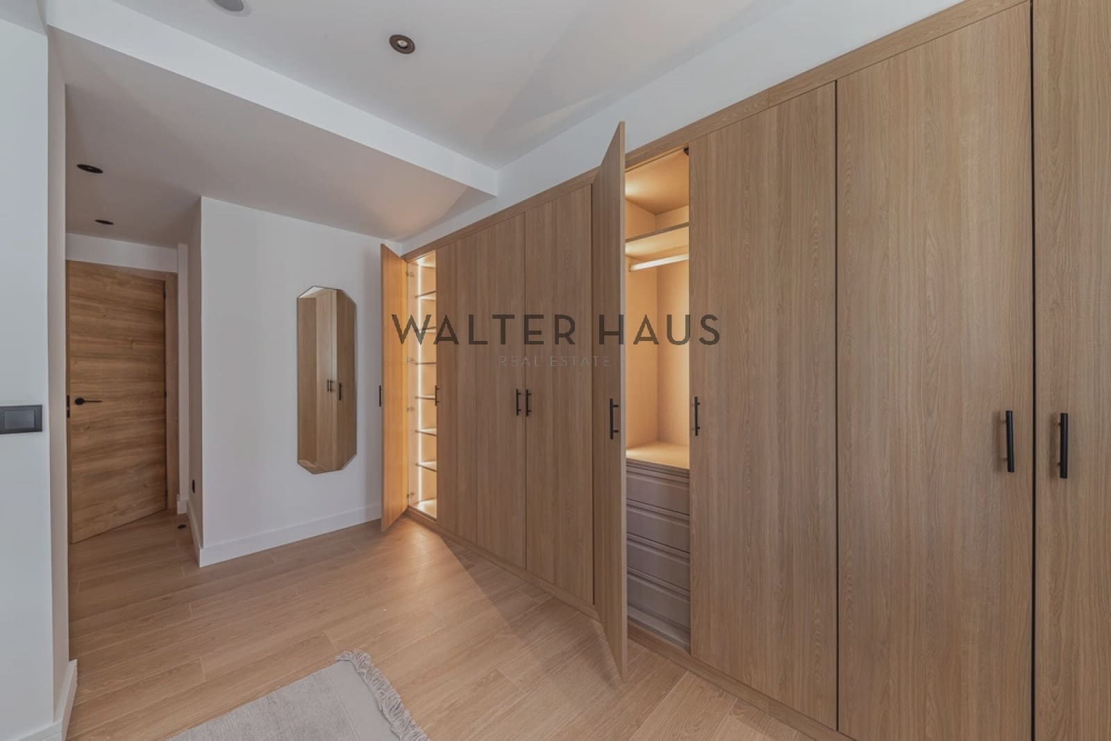 3 soveværelse Lejlighed til salg i Madrid by - € 1.390.000 (Ref: 9050145)