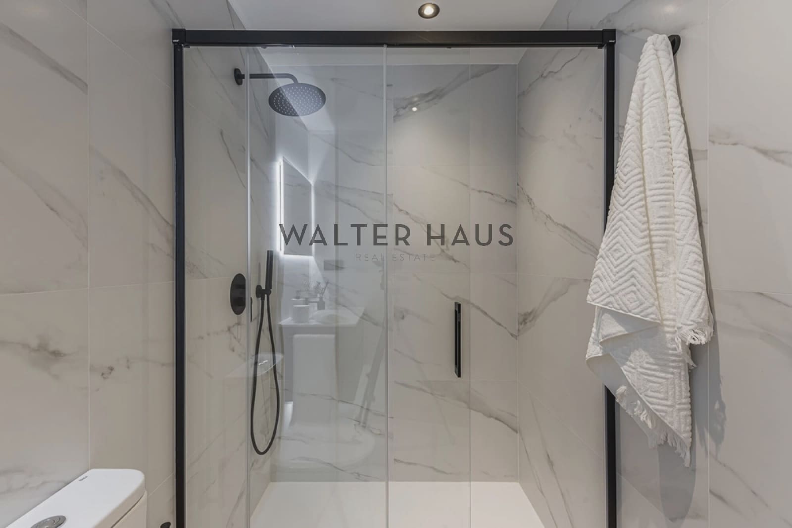 3 soveværelse Lejlighed til salg i Madrid by - € 1.390.000 (Ref: 9050145)