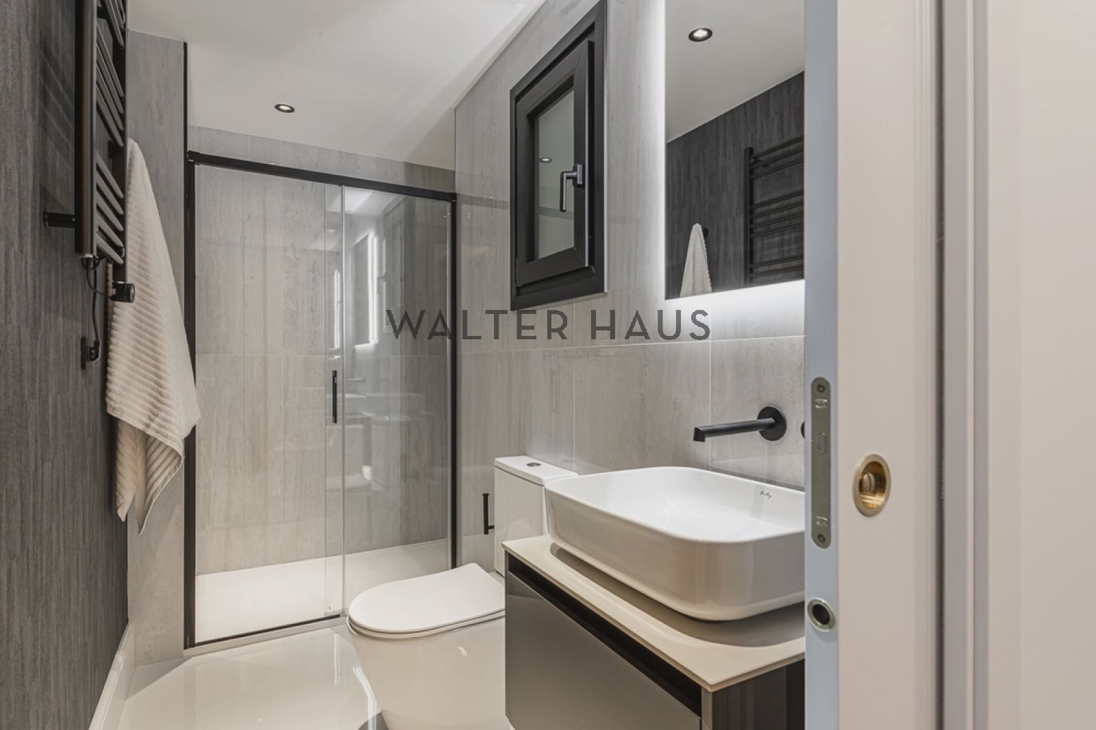 3 soveværelse Lejlighed til salg i Madrid by - € 1.900.000 (Ref: 9050460)