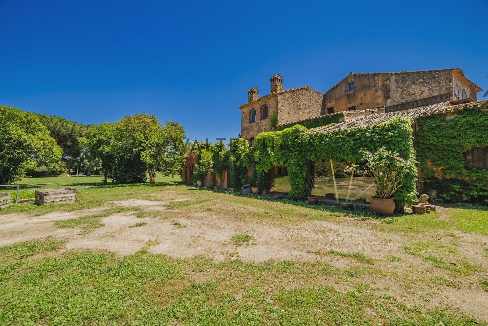 10 soverom Villa til salgs i Parlava med svømmebasseng - € 3 300 000 (Ref: 9058247)