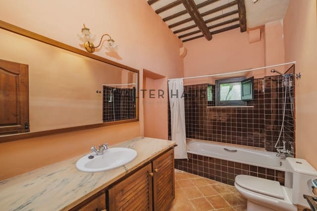 10 bedroom Villa for sale in Fonolleres, Parlavà with pool - € 3,300,000 (Ref: 9058247)