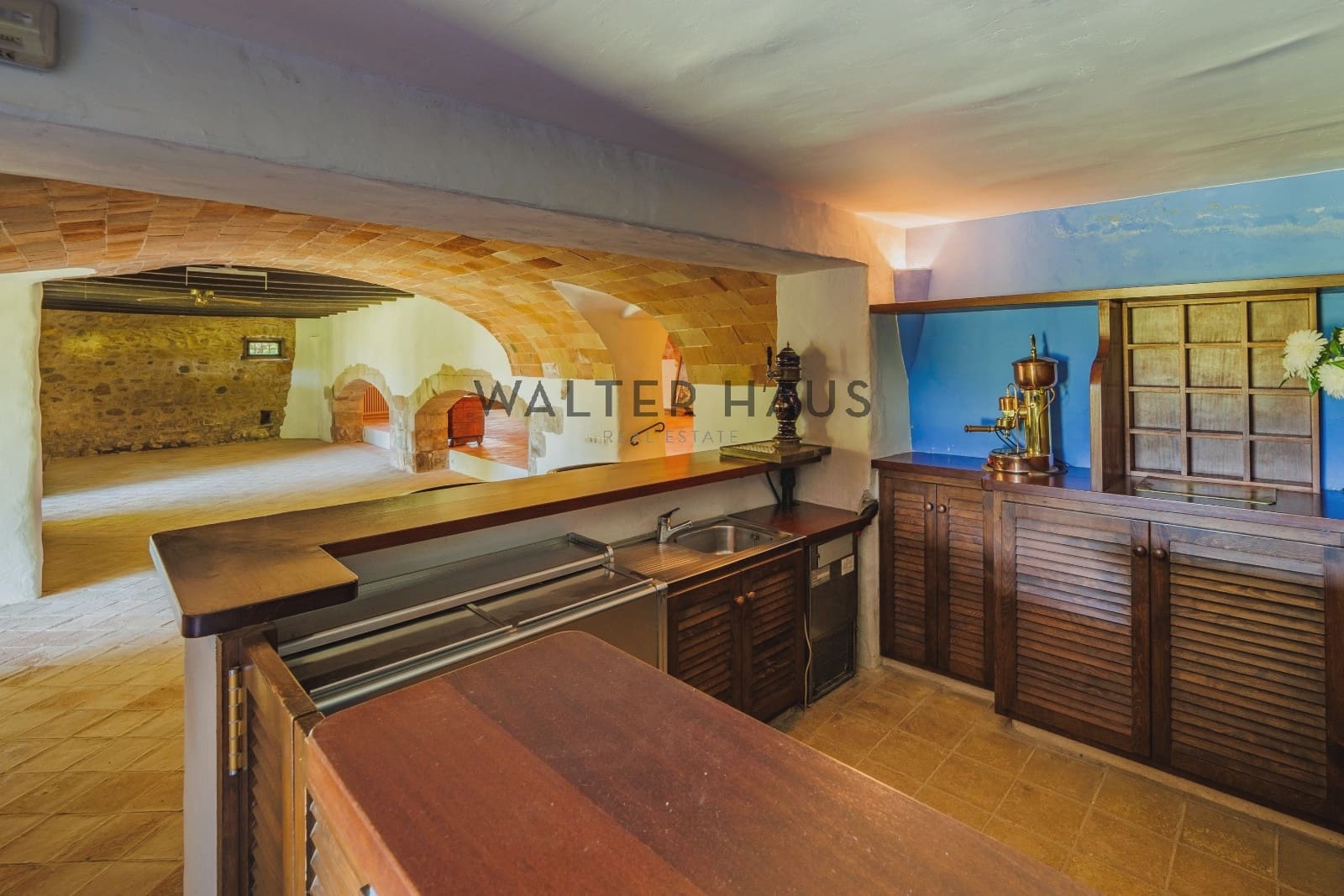 10 soverom Villa til salgs i Parlava med svømmebasseng - € 3 300 000 (Ref: 9058247)