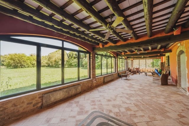 10 bedroom Villa for sale in Fonolleres, Parlavà with pool - € 3,300,000 (Ref: 9058247)