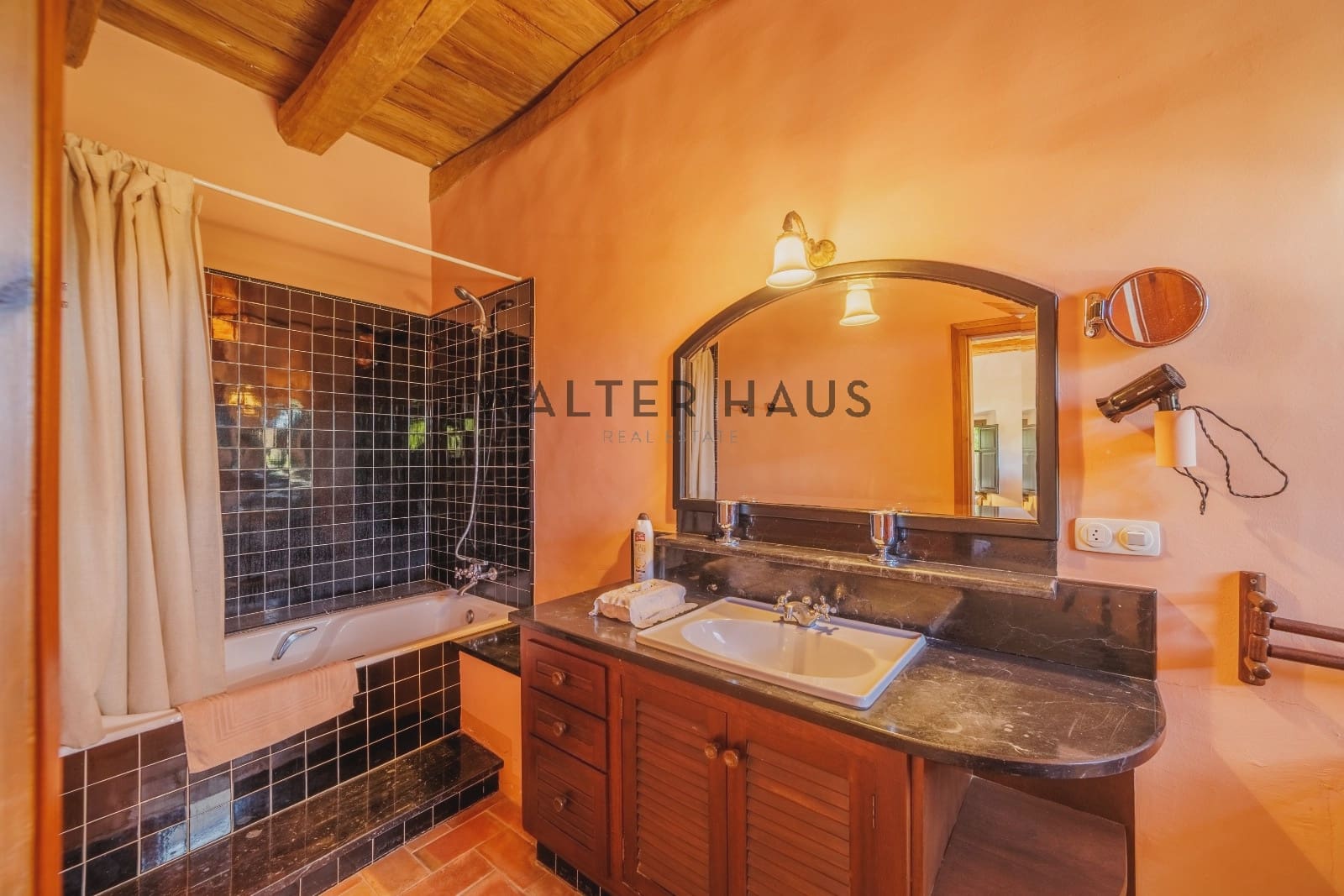 10 soverom Villa til salgs i Parlava med svømmebasseng - € 3 300 000 (Ref: 9058247)