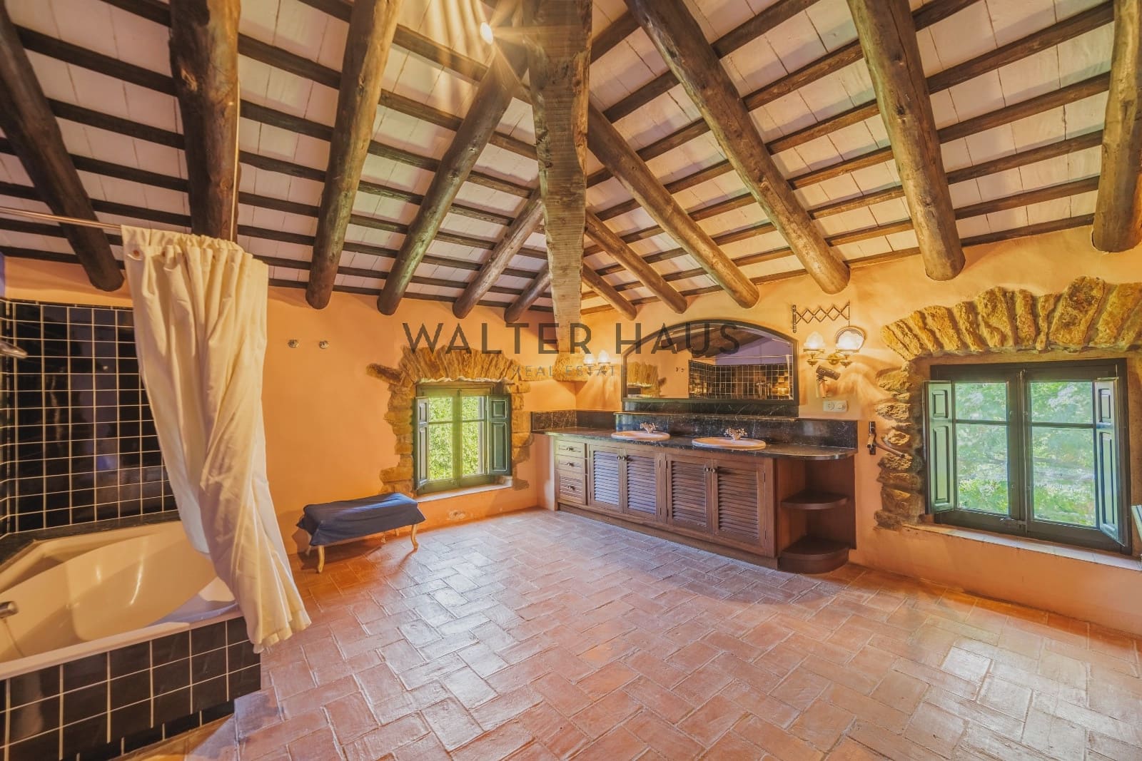 10 soverom Villa til salgs i Parlava med svømmebasseng - € 3 300 000 (Ref: 9058247)