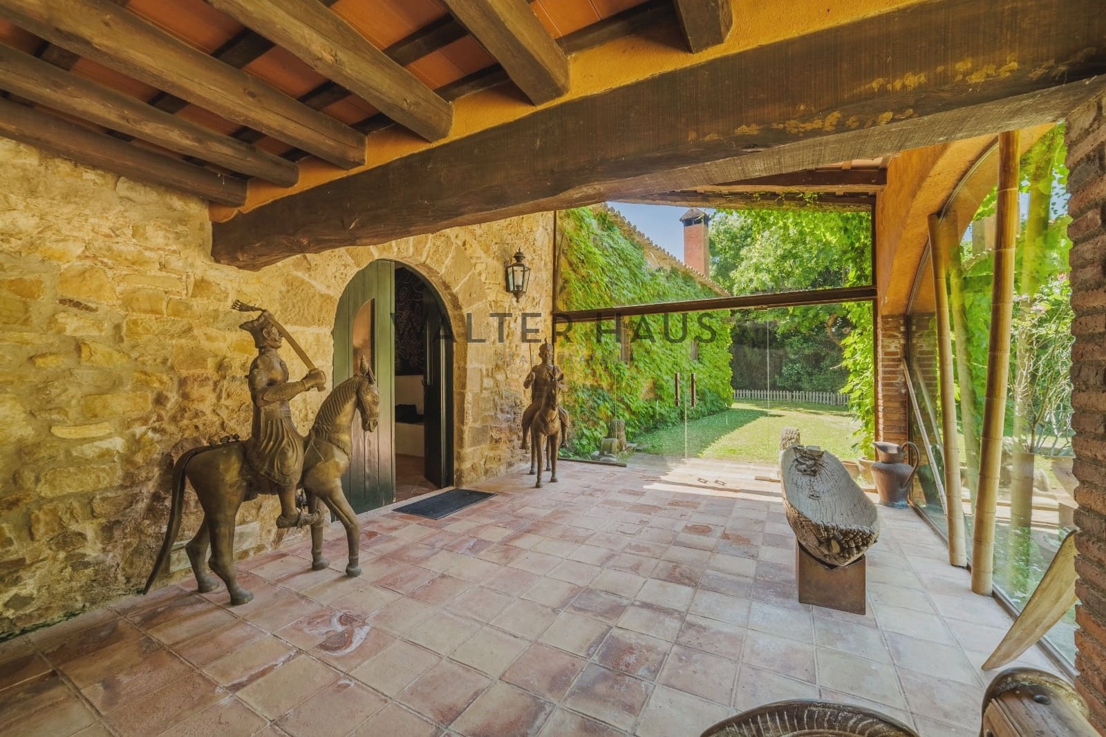 10 soverom Villa til salgs i Parlava med svømmebasseng - € 3 300 000 (Ref: 9058247)