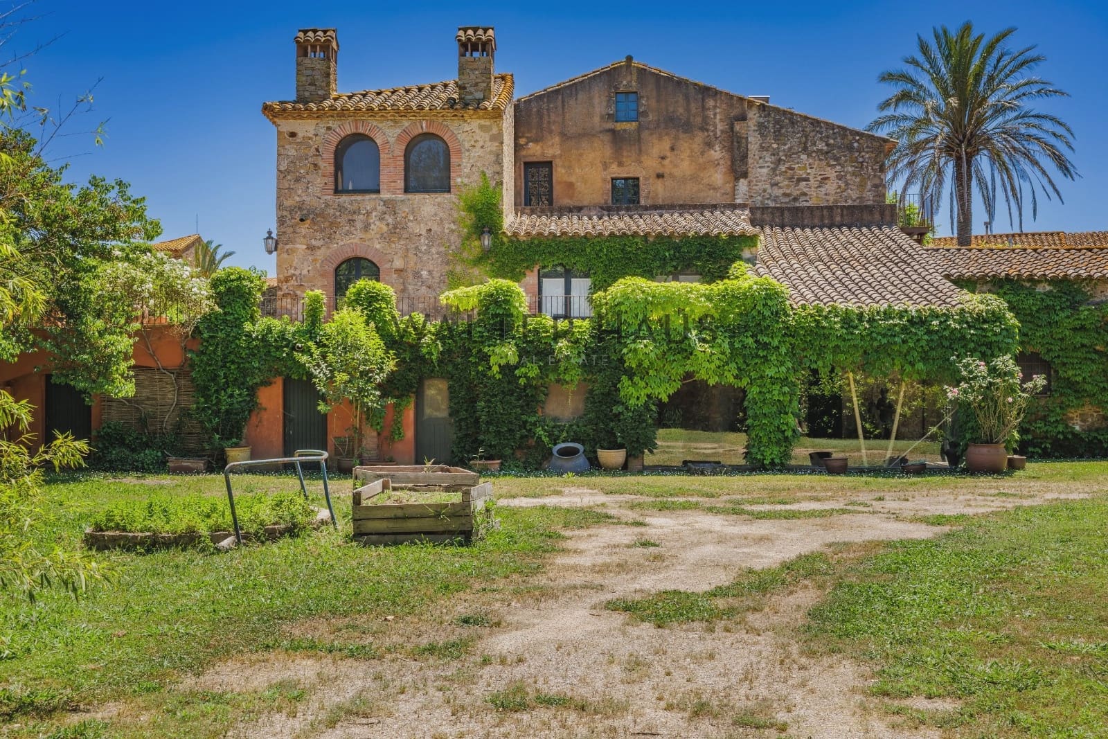 10 soverom Villa til salgs i Parlava med svømmebasseng - € 3 300 000 (Ref: 9058247)