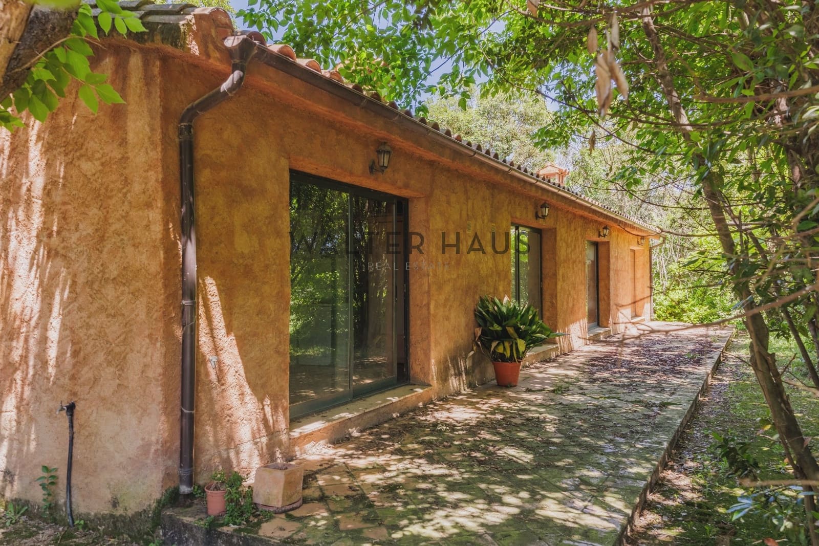 10 soverom Villa til salgs i Parlava med svømmebasseng - € 3 300 000 (Ref: 9058247)