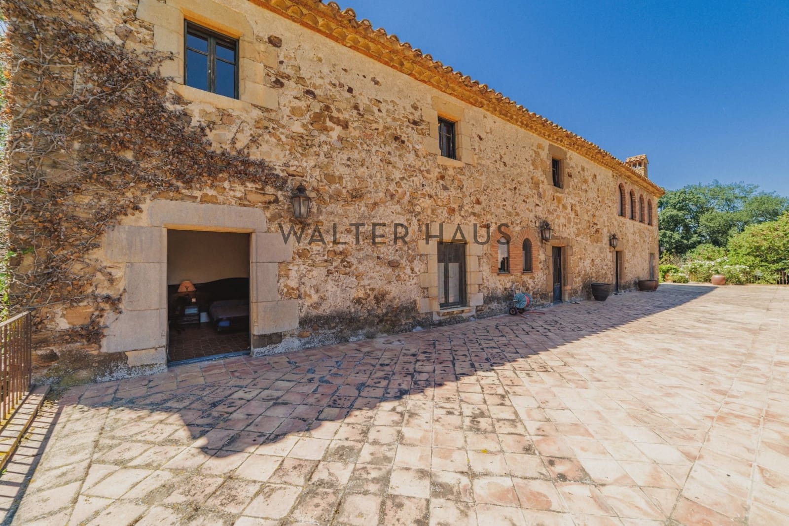 10 soverom Villa til salgs i Parlava med svømmebasseng - € 3 300 000 (Ref: 9058247)