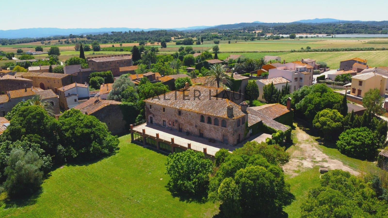 10 soverom Villa til salgs i Parlava med svømmebasseng - € 3 300 000 (Ref: 9058247)