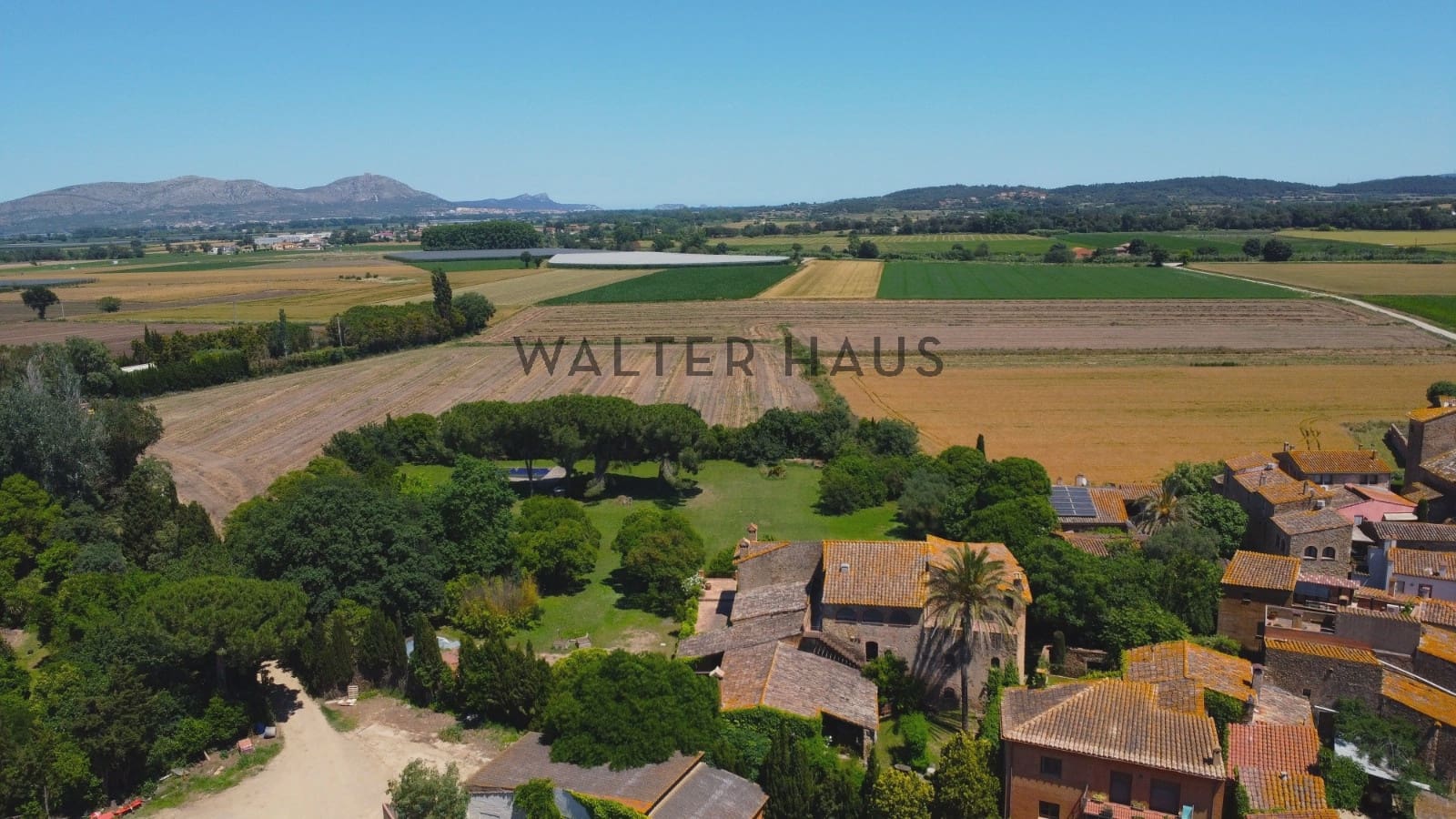 10 soverom Villa til salgs i Parlava med svømmebasseng - € 3 300 000 (Ref: 9058247)