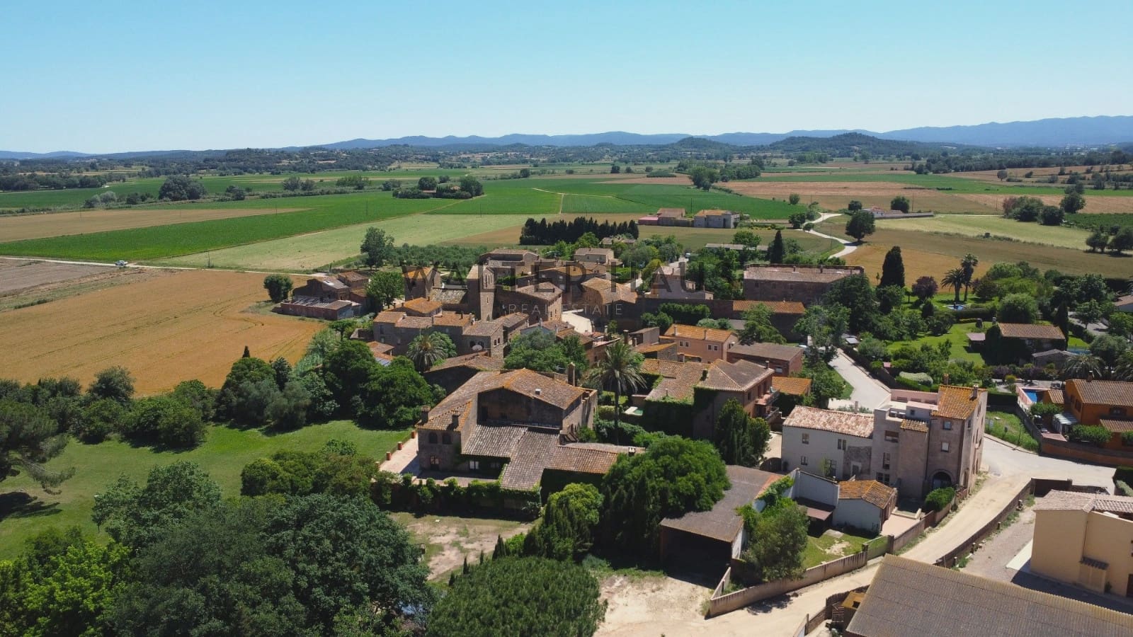 10 soverom Villa til salgs i Parlava med svømmebasseng - € 3 300 000 (Ref: 9058247)