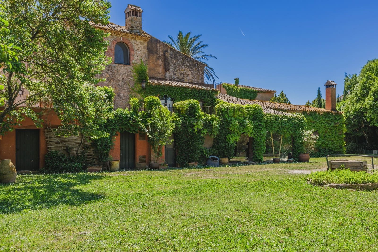 10 soverom Villa til salgs i Parlava med svømmebasseng - € 3 300 000 (Ref: 9058247)