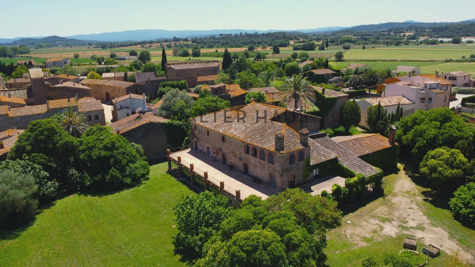 10 soverom Villa til salgs i Parlava med svømmebasseng - € 3 300 000 (Ref: 9058247)