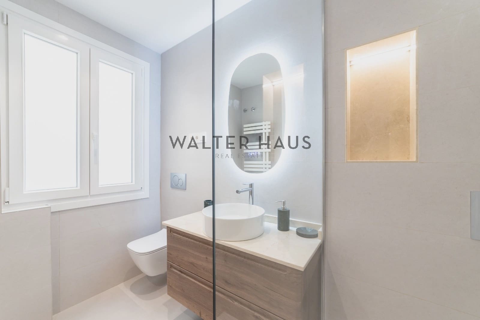 2 soveværelse Lejlighed til salg i Madrid by - € 915.000 (Ref: 9061929)