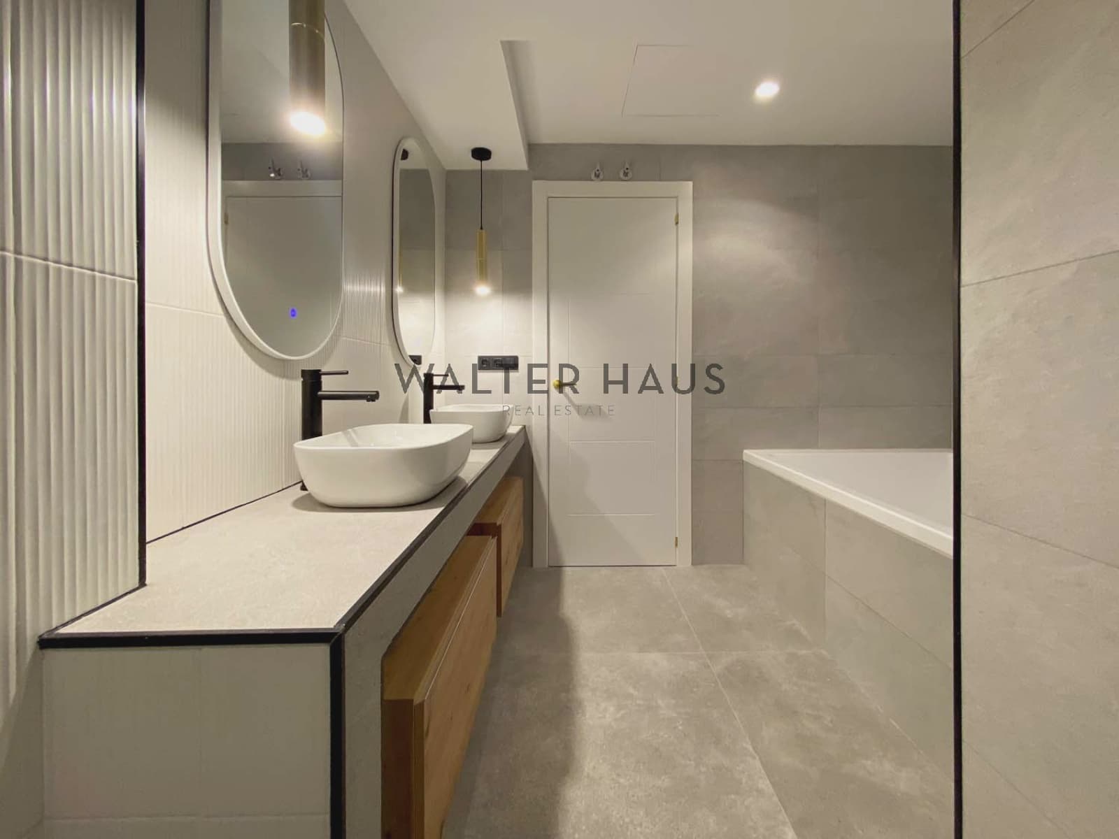 4 soveværelse Lejlighed til salg i Barcelona by - € 1.250.000 (Ref: 9085713)