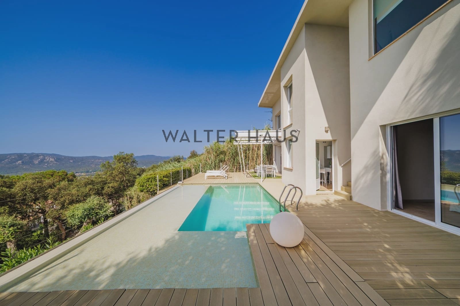 4 bedroom Villa for sale in Santa Cristina d'Aro - € 885,000 (Ref: 9087178)