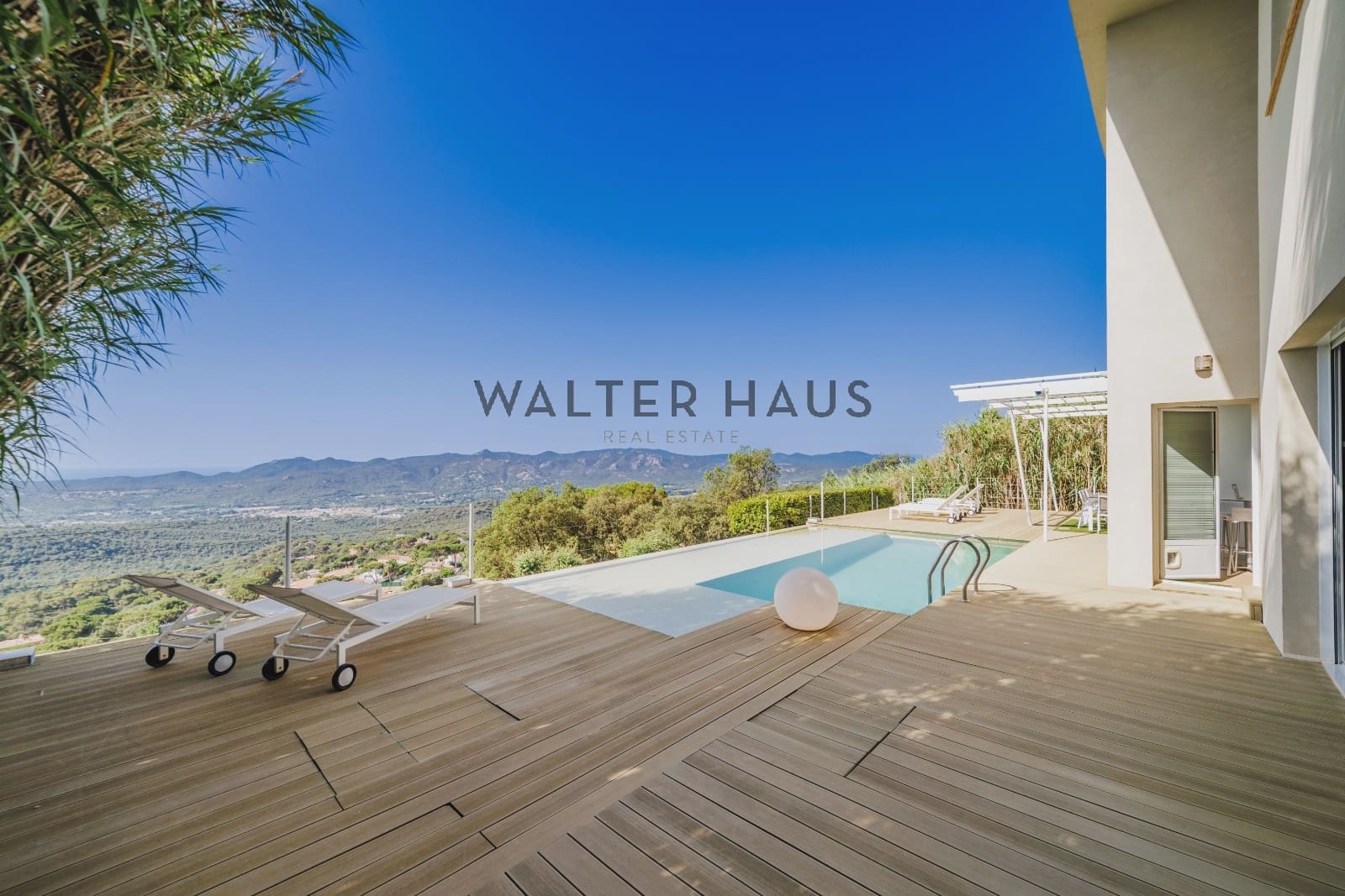 4 bedroom Villa for sale in Santa Cristina d'Aro - € 885,000 (Ref: 9087178)