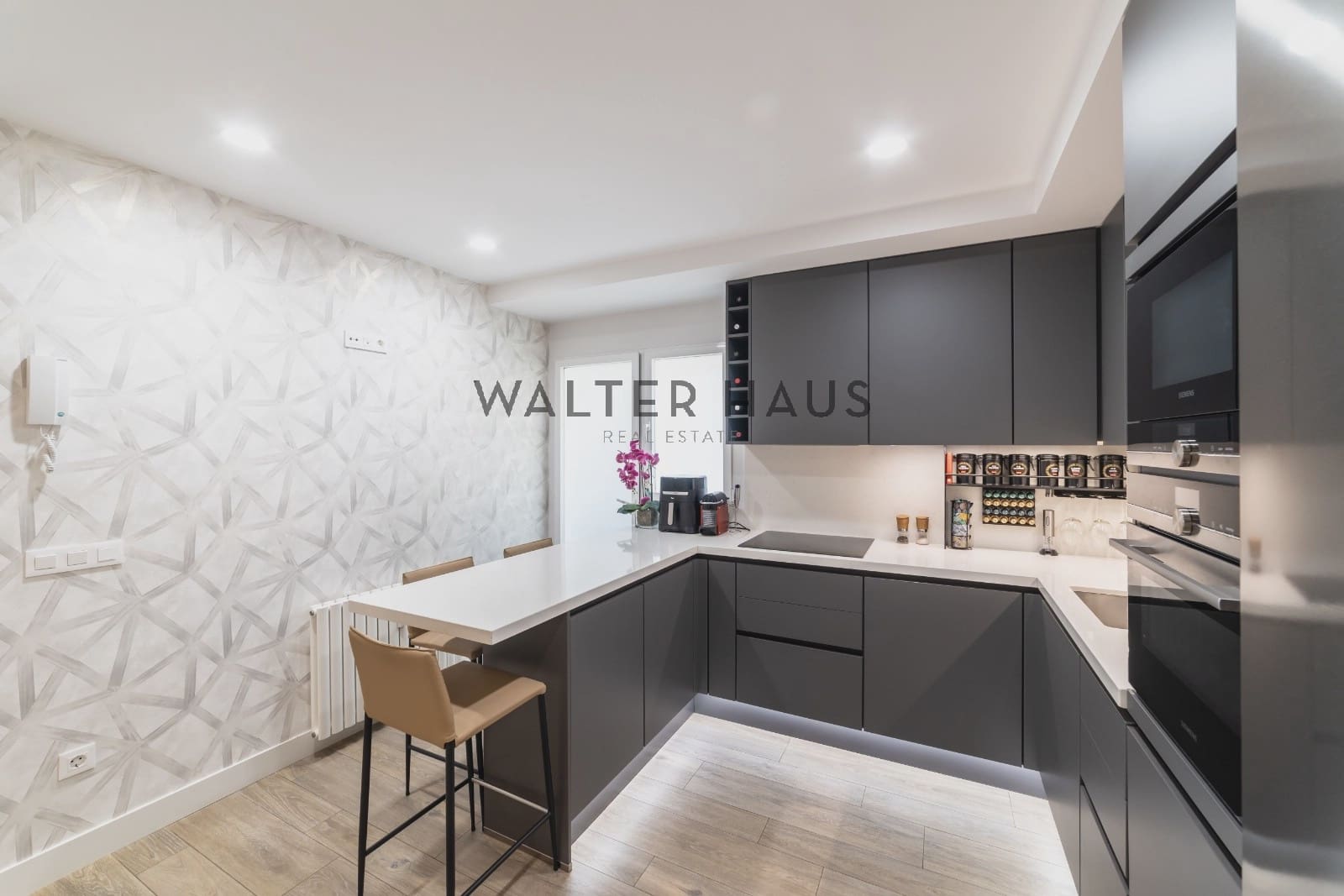 3 soveværelse Lejlighed til salg i Madrid by - € 1.220.000 (Ref: 9094491)