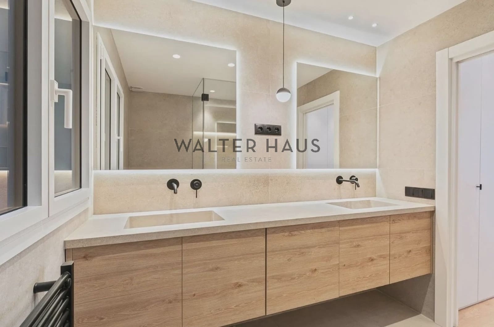 3 soveværelse Lejlighed til salg i Barcelona by - € 1.250.000 (Ref: 9101757)