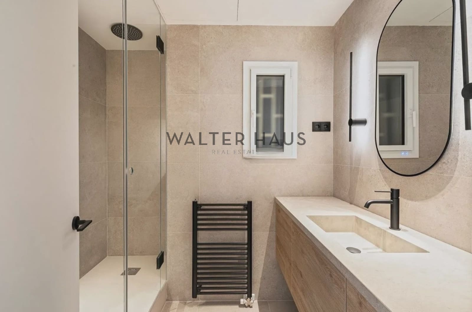 3 soveværelse Lejlighed til salg i Barcelona by - € 1.250.000 (Ref: 9101757)