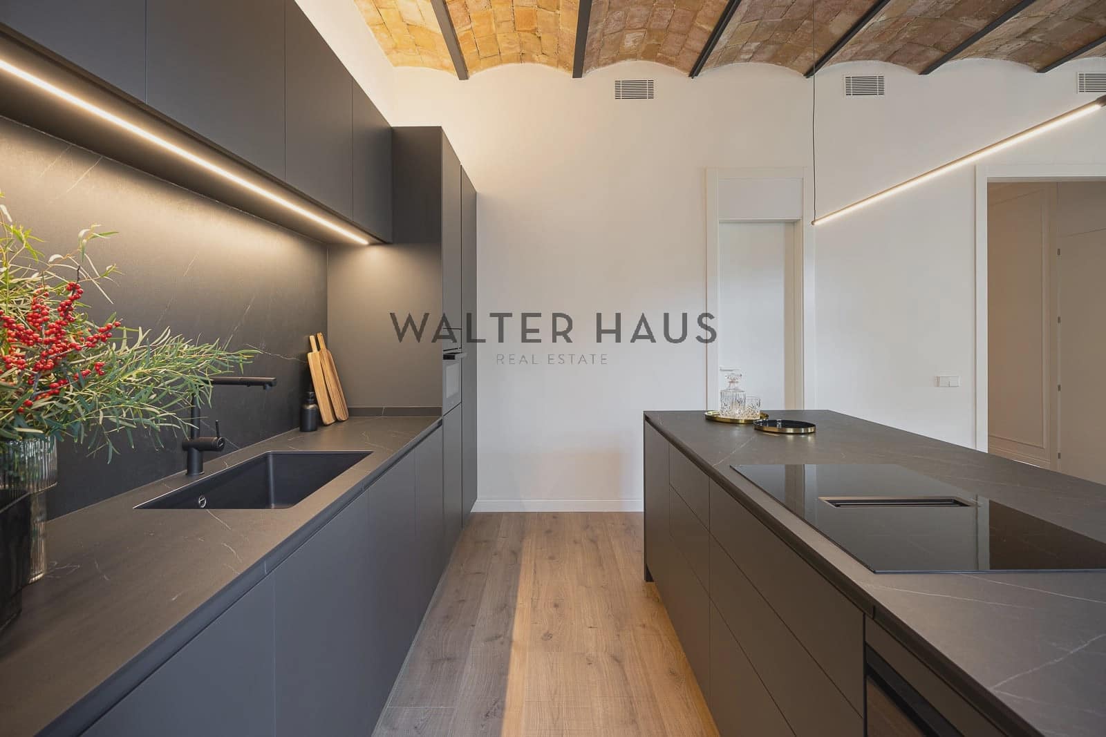 4 slaapkamer Flat te koop in Barcelona stad - € 1.985.000 (Ref: 9111612)