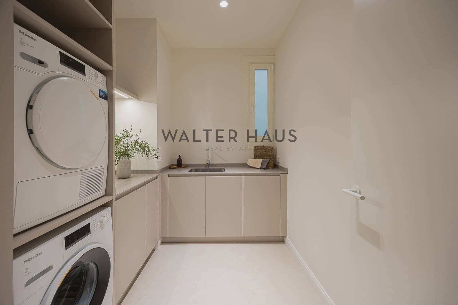 4 slaapkamer Flat te koop in Barcelona stad - € 1.985.000 (Ref: 9111612)