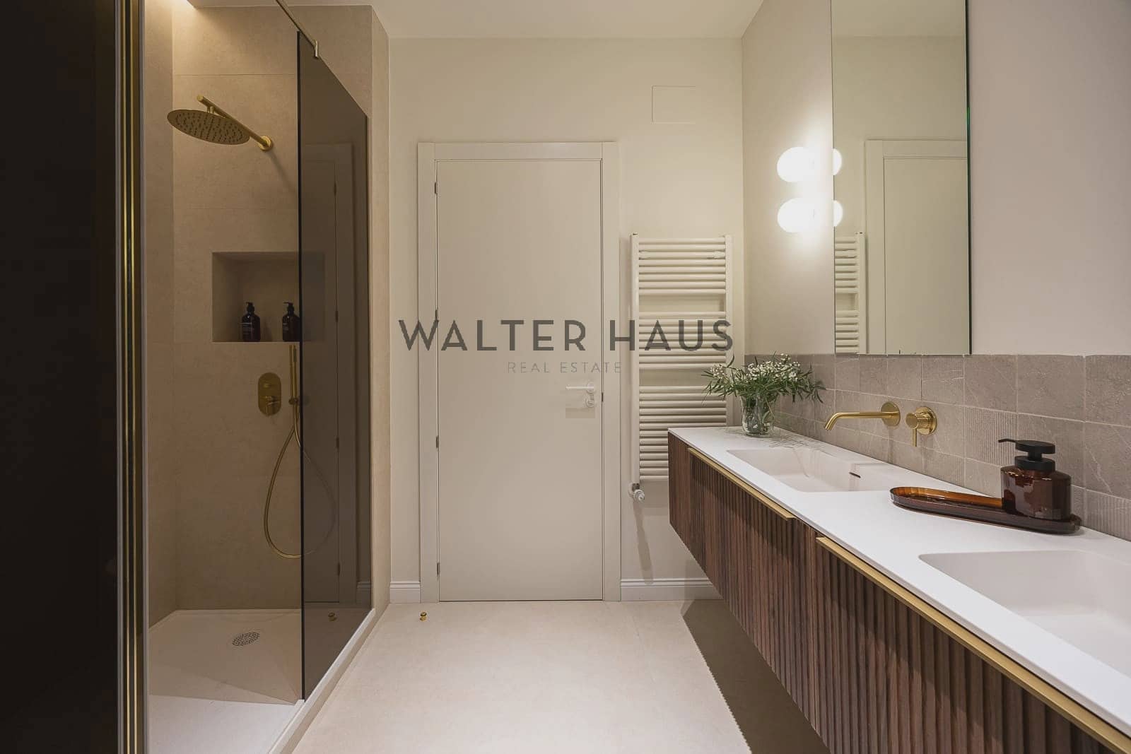 4 slaapkamer Flat te koop in Barcelona stad - € 1.985.000 (Ref: 9111612)