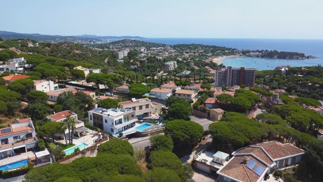 4 bedroom Villa for sale in Sant Feliu de Guíxols - € 2,000,000 (Ref: 9123907)