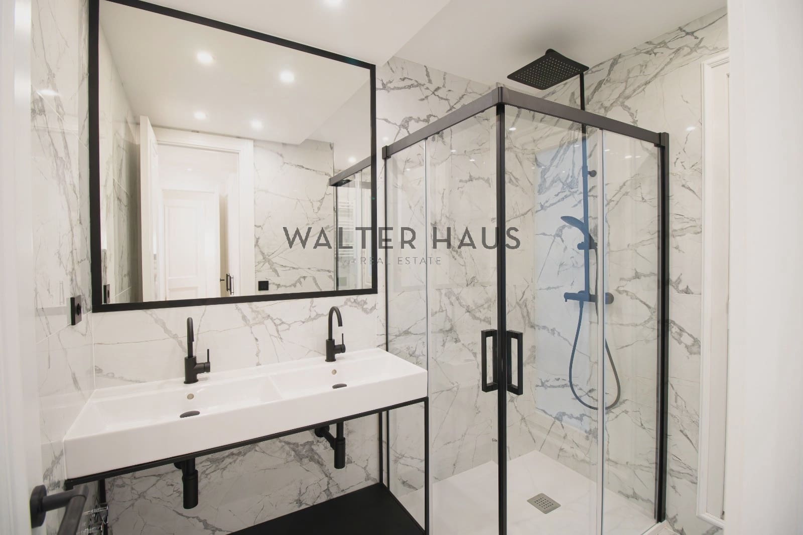 2 soveværelse Lejlighed til salg i Madrid by - € 1.790.000 (Ref: 9129348)